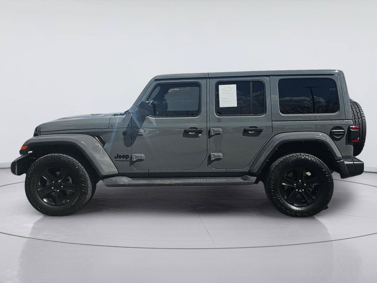 Used 2022 Jeep Wrangler Unlimited Sahara AWD/4WD image 2