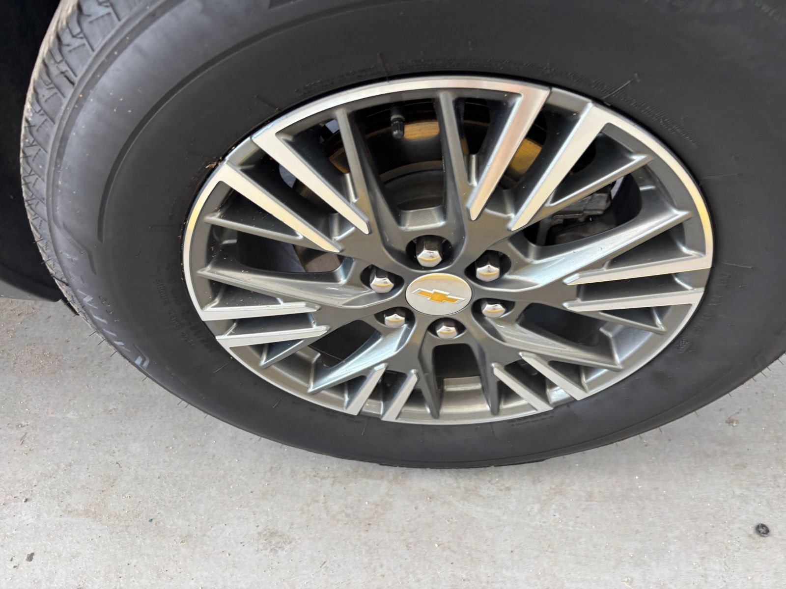 Used 2025 Chevrolet Traverse LT AWD/4WD image 34