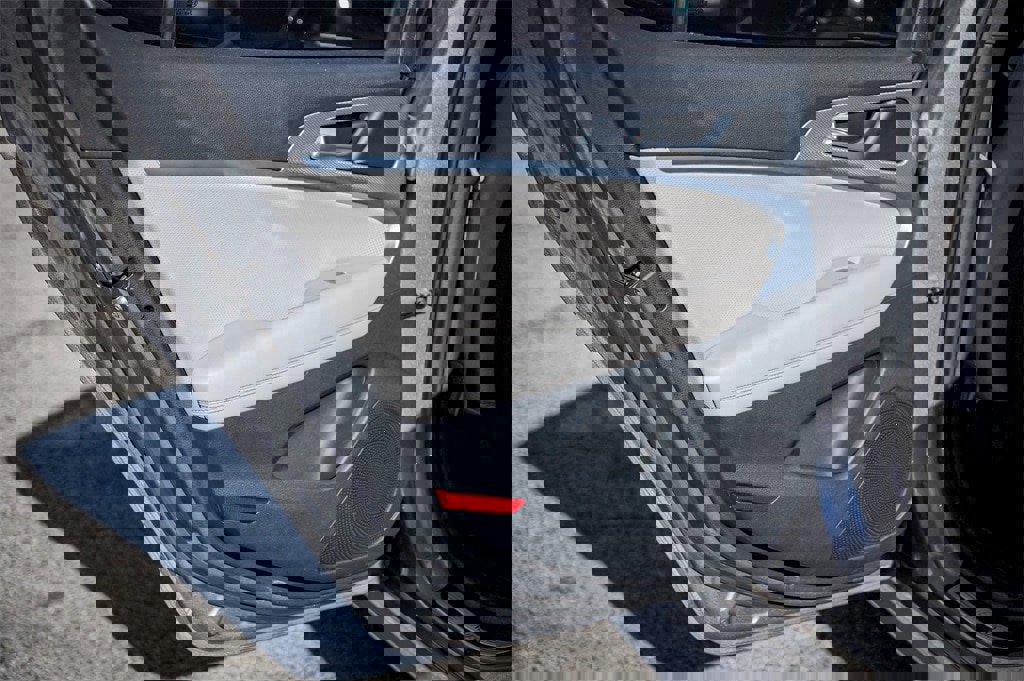 Used 2022 Genesis G70 3.3T image 35