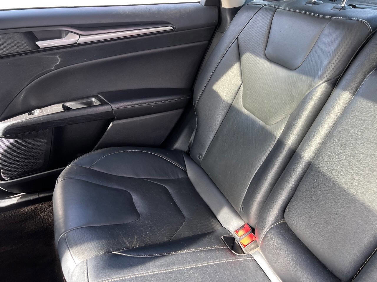 Used 2020 Ford Fusion Titanium image 27