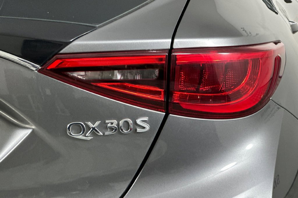 Used 2017 INFINITI QX30 Sport FWD image 34