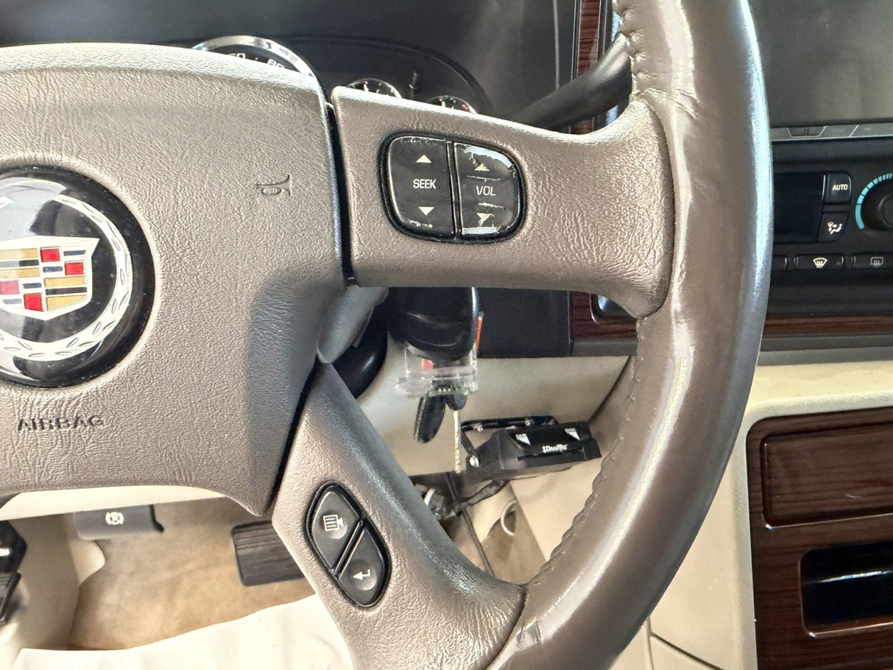 Used 2004 Cadillac Escalade ESV AWD image 13