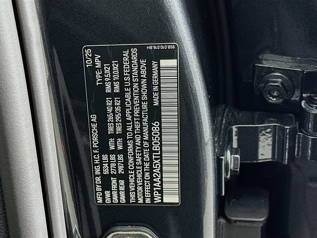 Certified 2026 Porsche Macan AWD/4WD image 36