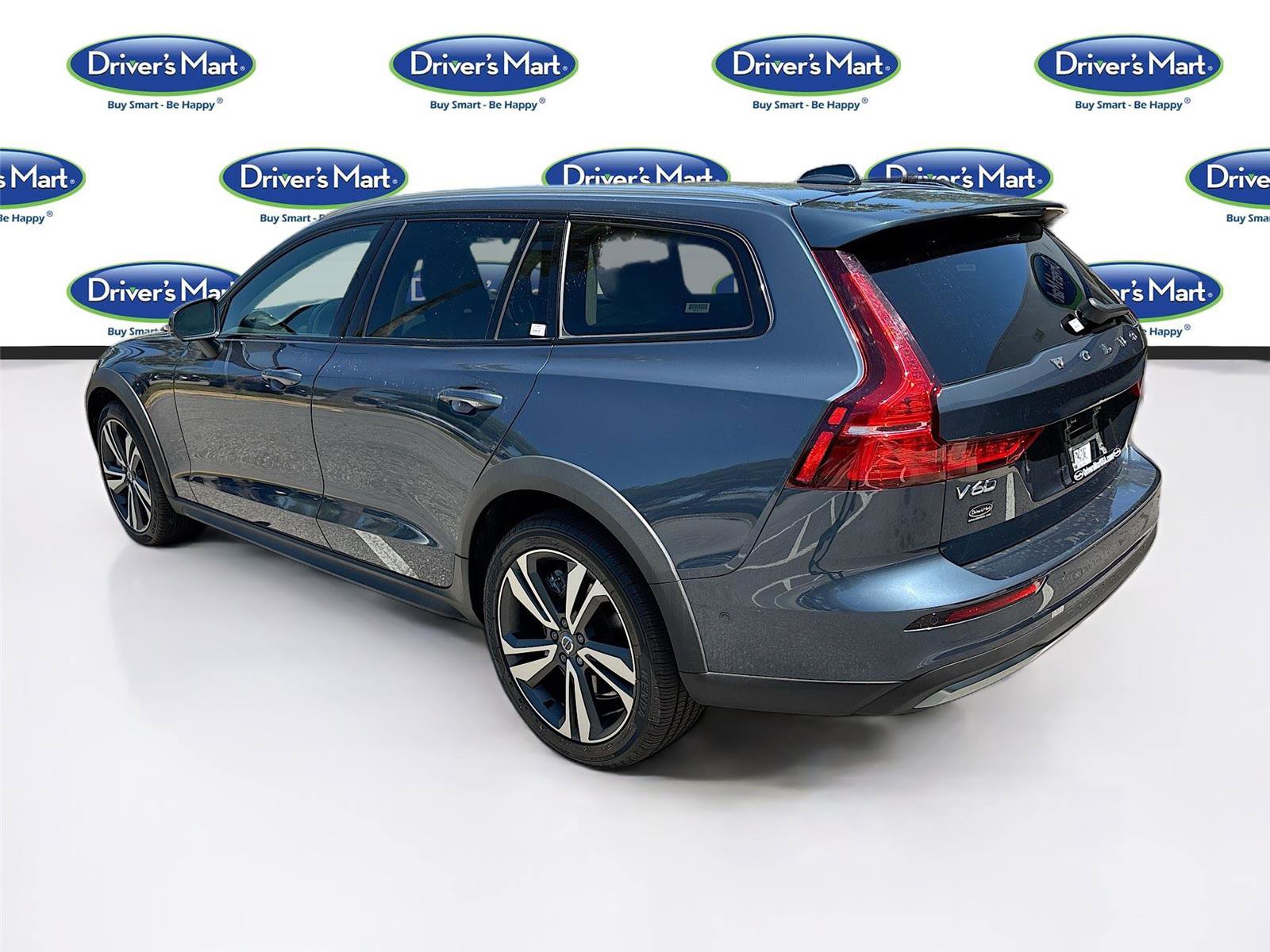 Used 2025 Volvo V60 B5 Cross Country Plus AWD/4WD image 5