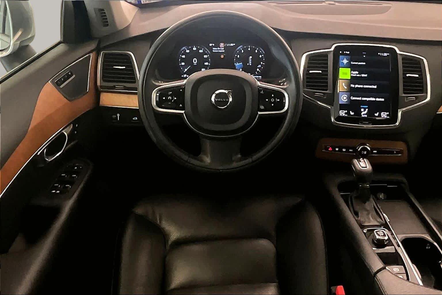 Used 2022 Volvo XC90 T5 Momentum w/ Climate Package FWD image 5