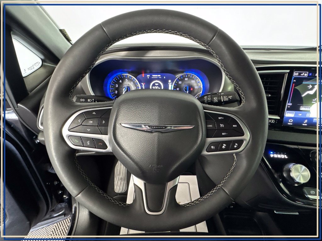 Certified 2025 Chrysler Pacifica Select FWD image 18