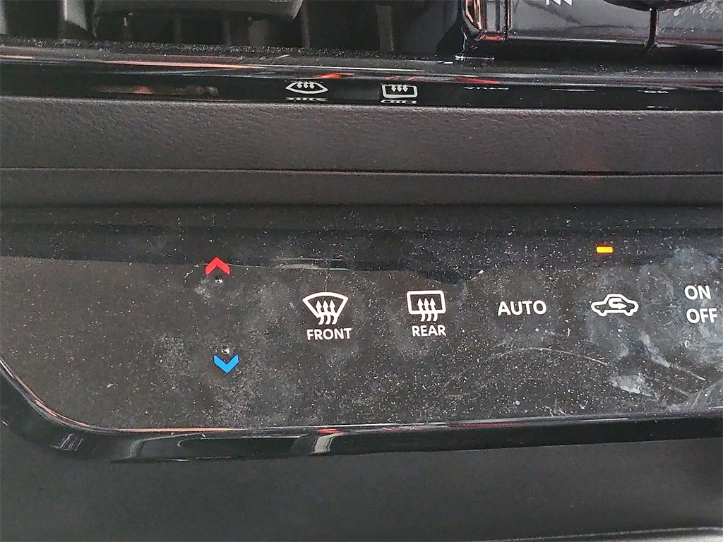 Certified 2025 Nissan Kicks SR w/ Illumination Package image 18