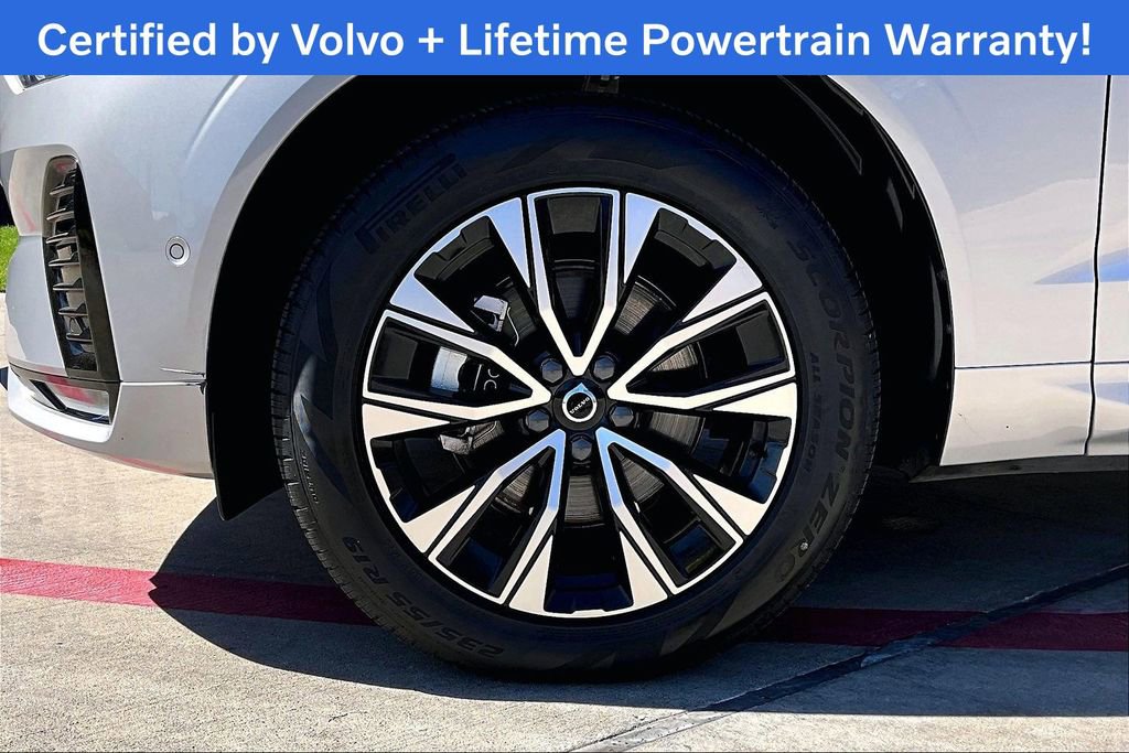 Used 2025 Volvo XC60 B5 Plus image 12