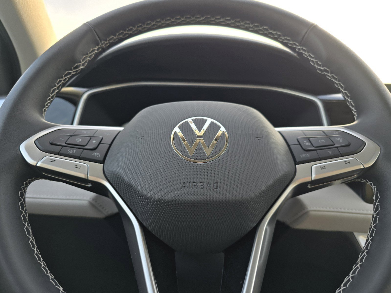 New 2025 Volkswagen Taos SE image 17