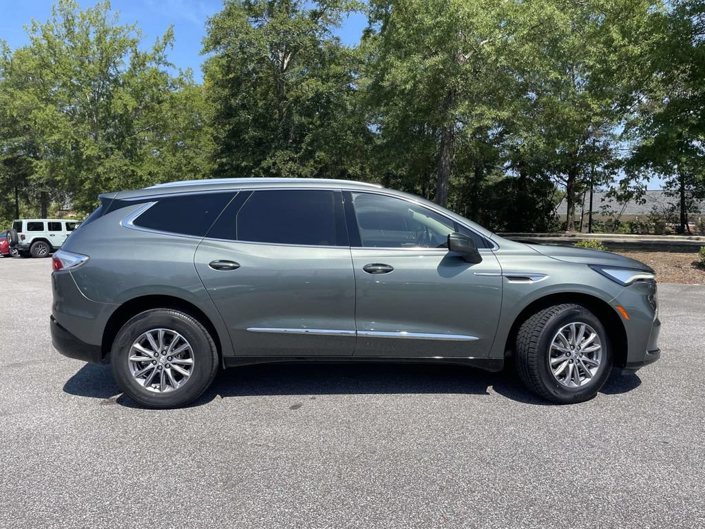 Used 2023 Buick Enclave Essence FWD image 2