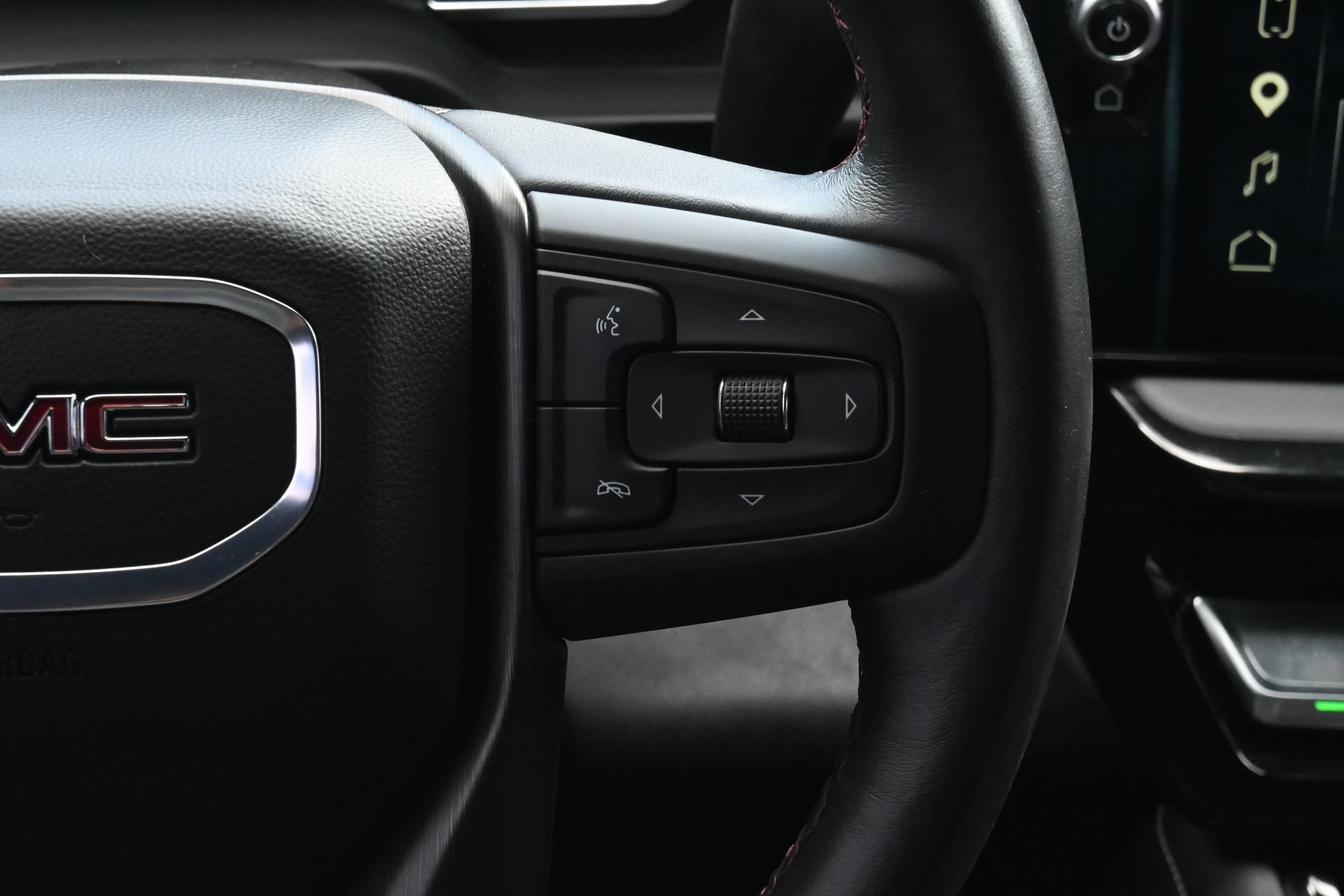 Used 2025 GMC Sierra 2500 AT4X AWD/4WD image 9