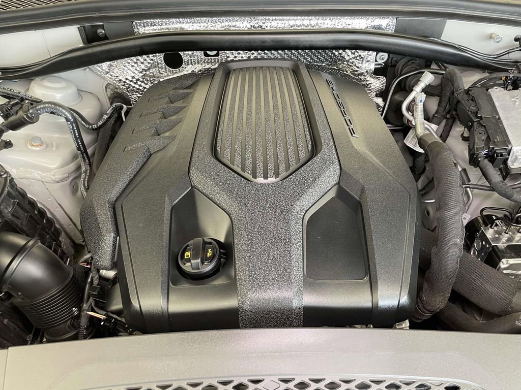 Certified 2023 Porsche Macan image 23