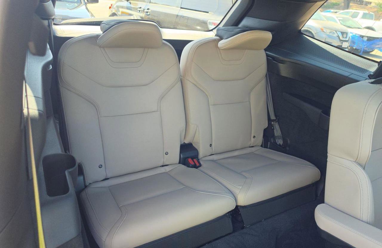 Used 2025 Volvo EX90 Ultra AWD/4WD image 6