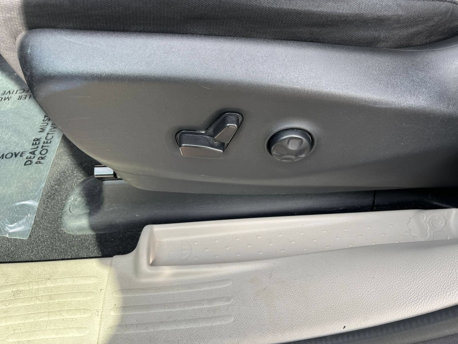 Used 2023 Chrysler Voyager LX FWD image 21