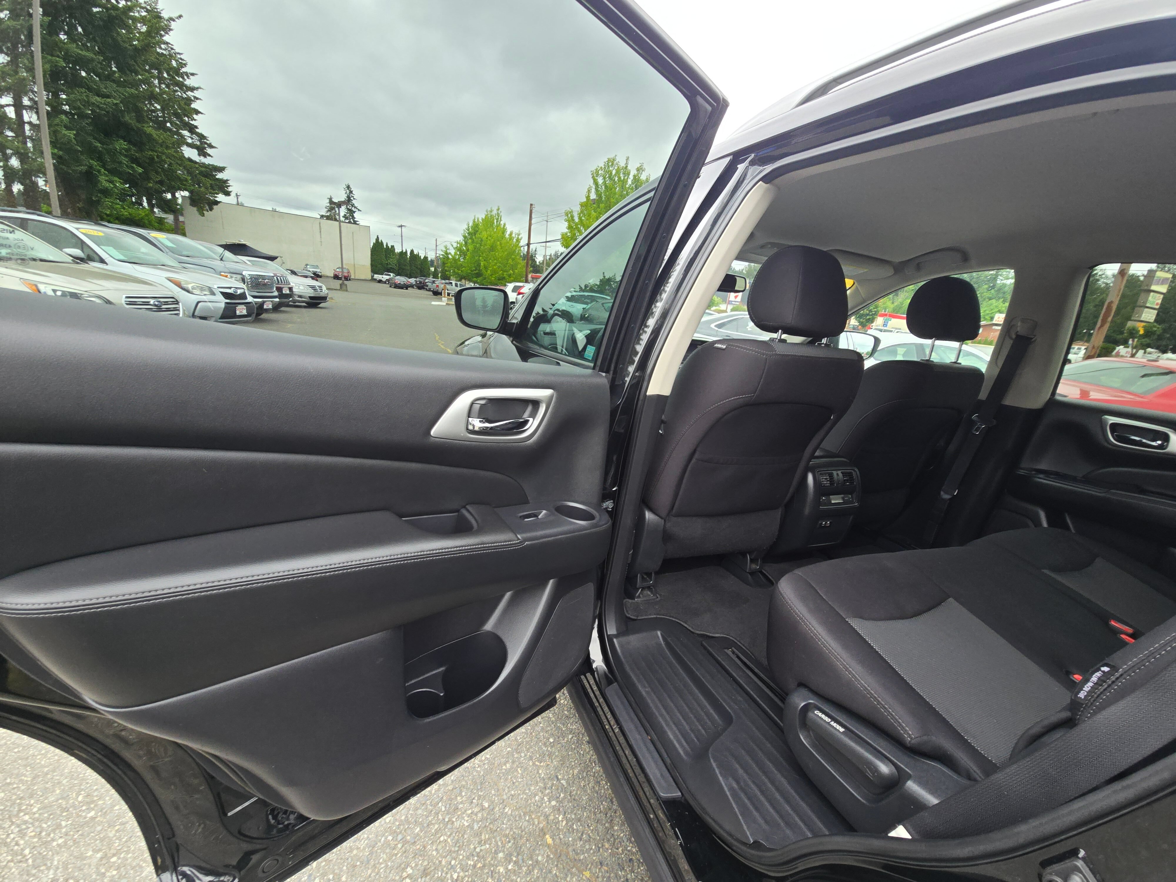 Used 2019 Nissan Pathfinder SV FWD image 15