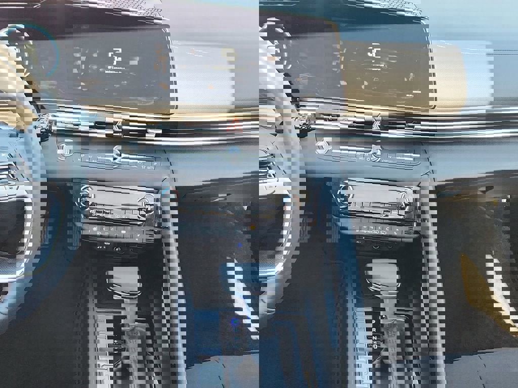 Used 2024 Hyundai Elantra SEL w/ Convenience Package image 11