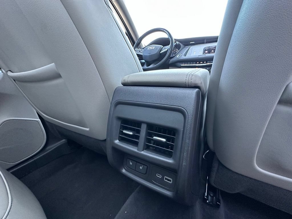 Used 2022 Cadillac XT4 Luxury w/ Cold Weather Package FWD image 23