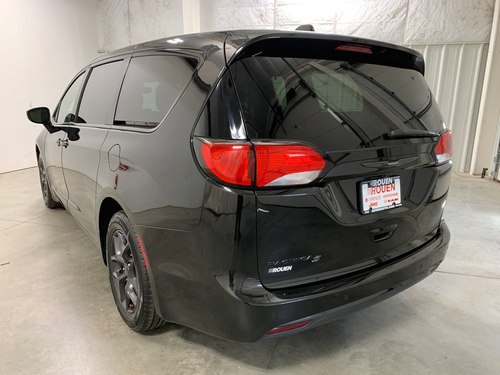 Used 2018 Chrysler Pacifica Touring Plus w/ S Appearance Package FWD image 24