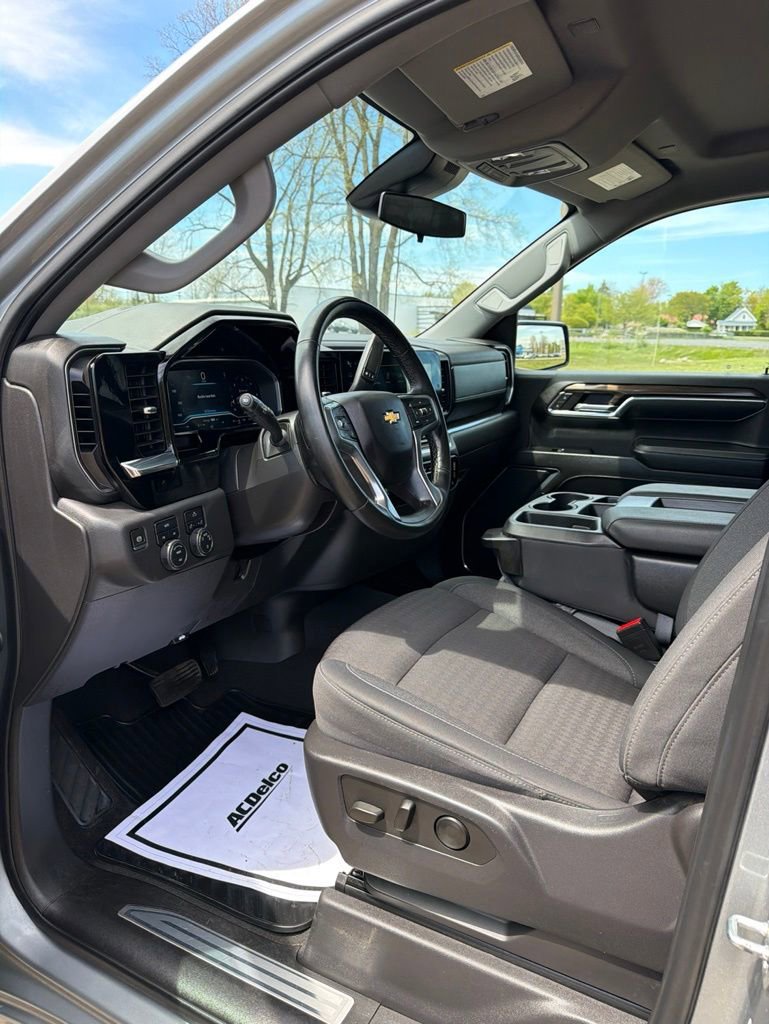 Used 2024 Chevrolet Silverado 1500 LT AWD/4WD image 12