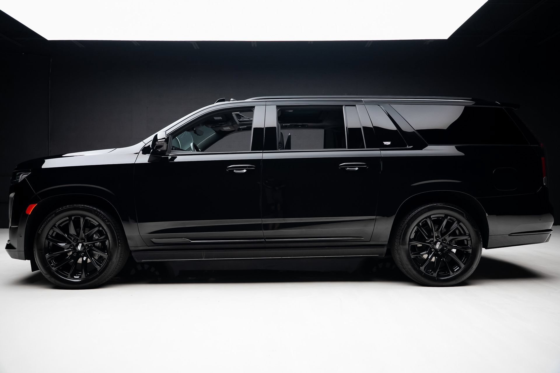 Used 2024 Cadillac Escalade ESV Sport Platinum w/ LPO, ONYX Package AWD/4WD image 17