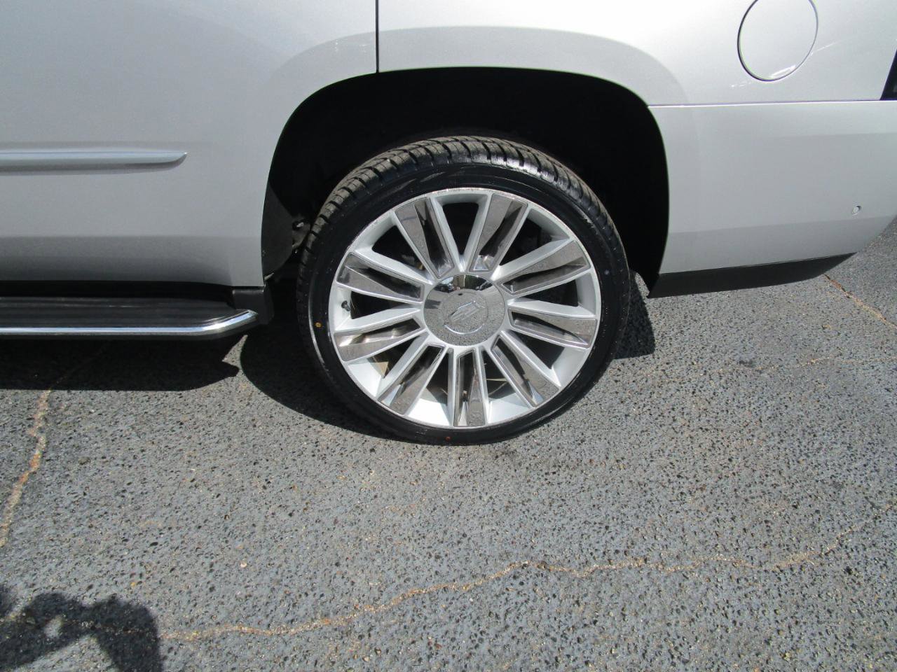 Used 2020 Cadillac Escalade Luxury RWD image 22