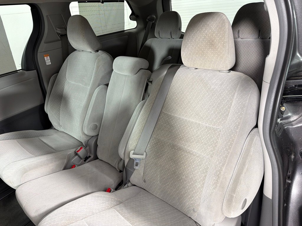 Used 2018 Toyota Sienna LE FWD image 19