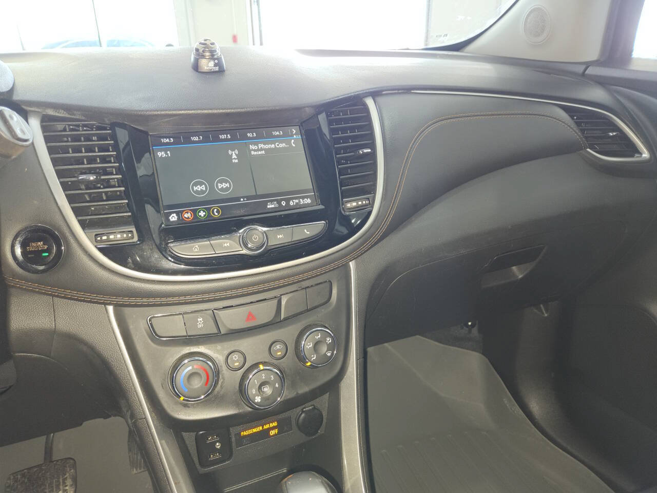Used 2019 Chevrolet Trax LT w/ LT Convenience Package FWD image 32