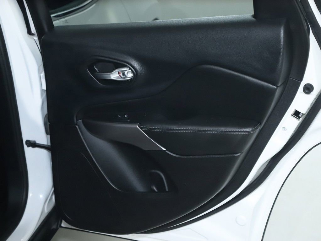 Used 2019 Jeep Cherokee Limited image 32