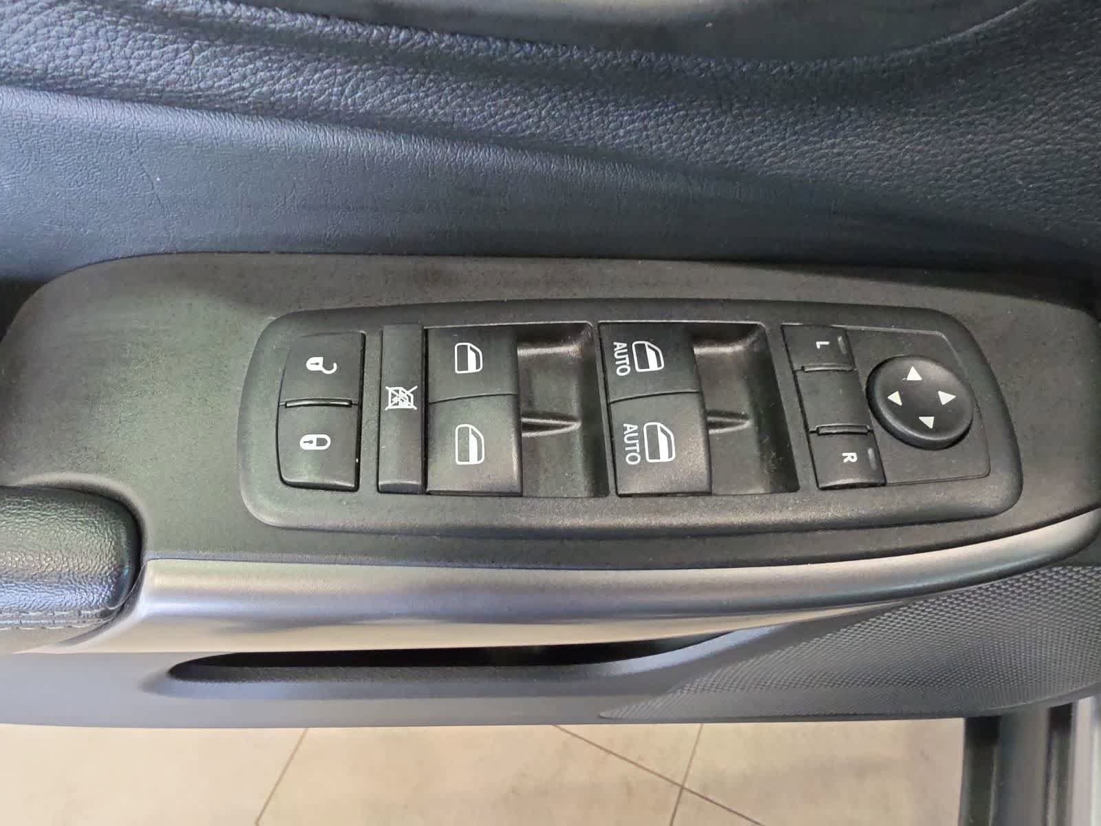 Used 2020 Jeep Cherokee Limited AWD/4WD image 16