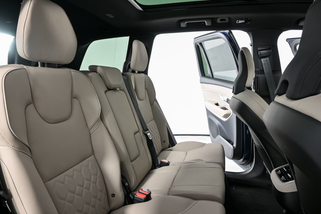 New 2026 Volvo XC90 B6 Plus w/ Protection Package Premier image 23