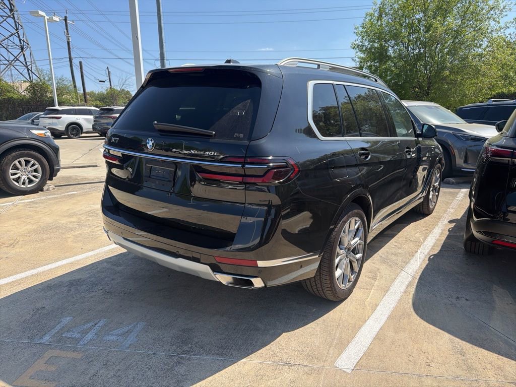 Used 2025 BMW X7 xDrive40i w/ Climate Comfort Package image 7