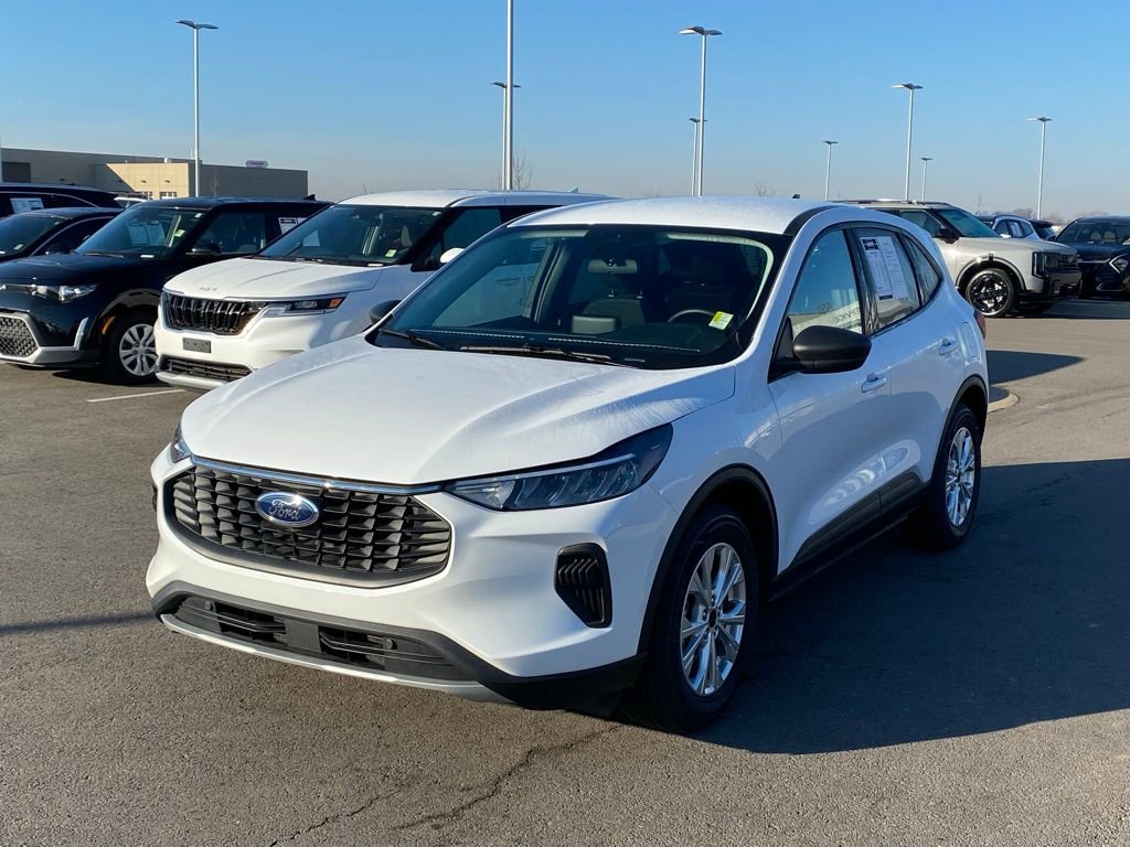 Used 2025 Ford Escape Active w/ Cold Weather Package image 3