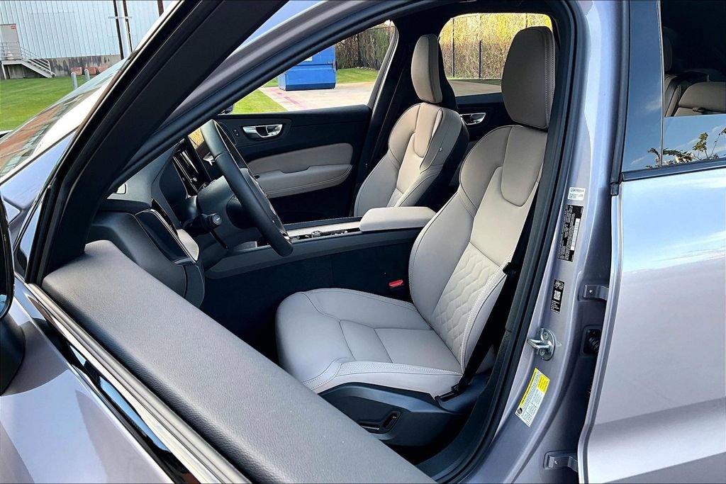 New 2026 Volvo XC60 B5 Plus w/ Protection Package Premier AWD/4WD image 37