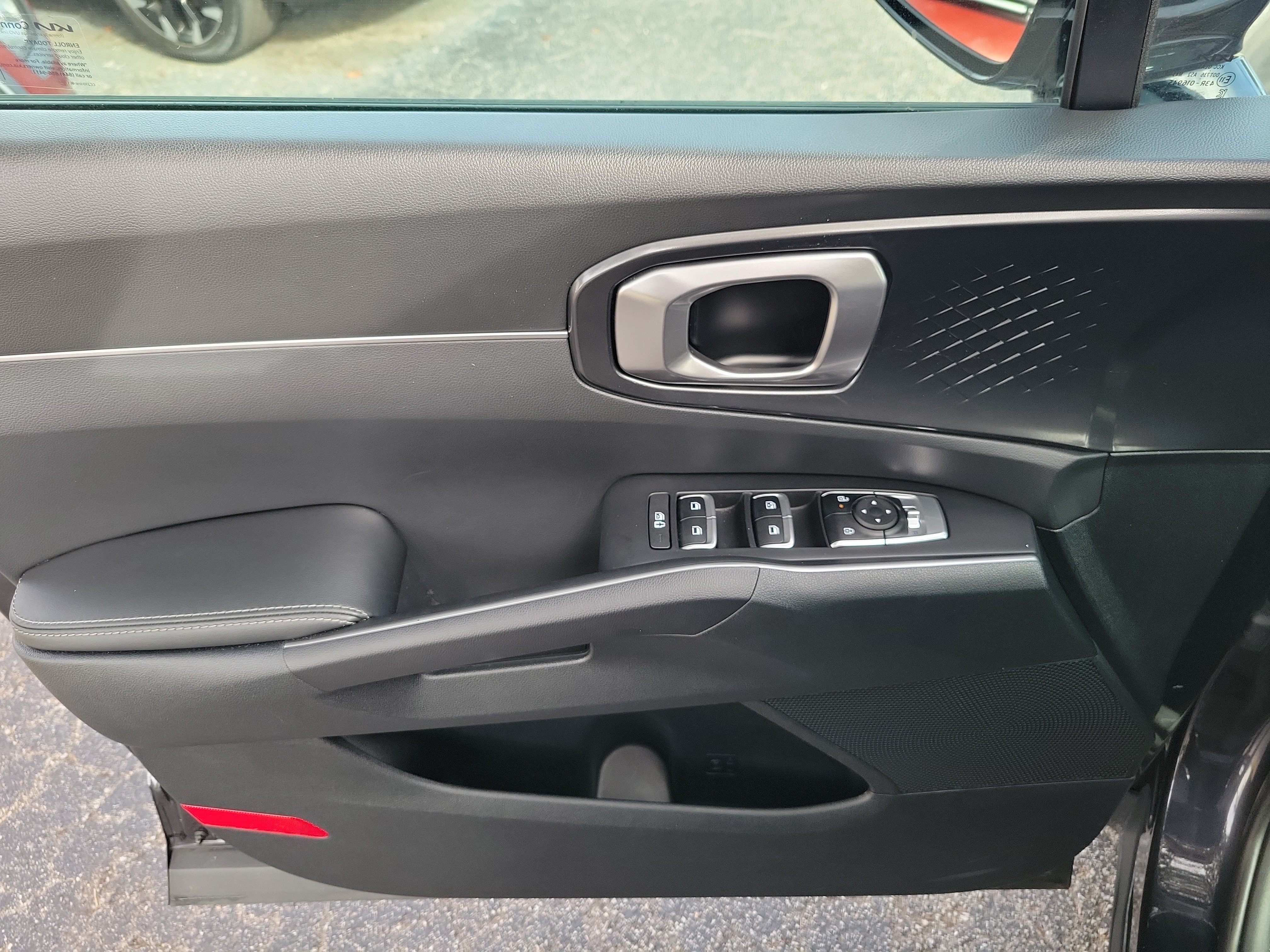 Certified 2025 Kia Sorento S w/ Panoramic Sunroof Package FWD image 18