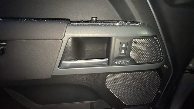 Used 2022 Land Rover Defender 110 X-Dynamic SE image 11