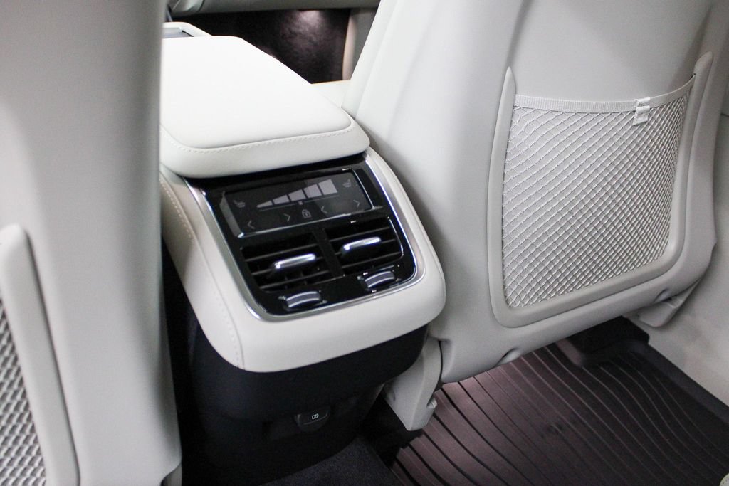 Used 2026 Volvo XC90 B6 Ultra w/ Protection Package Premier AWD/4WD image 26