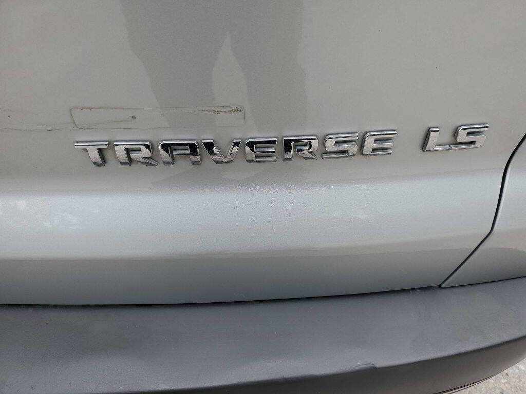 Used 2011 Chevrolet Traverse LS FWD image 7