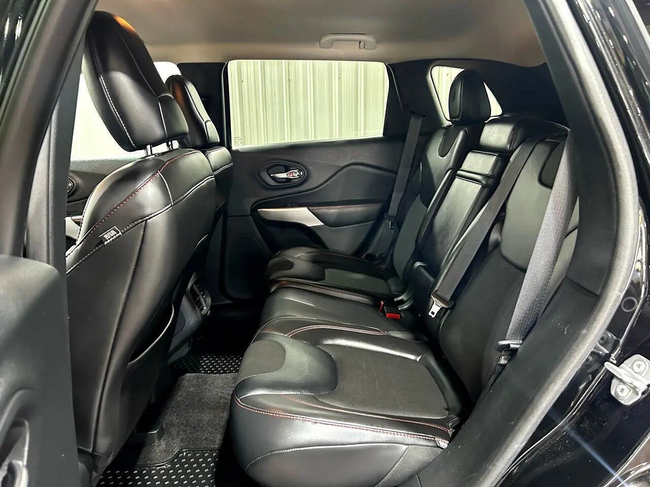 Used 2018 Jeep Cherokee Trailhawk w/ Cold Weather Group image 15