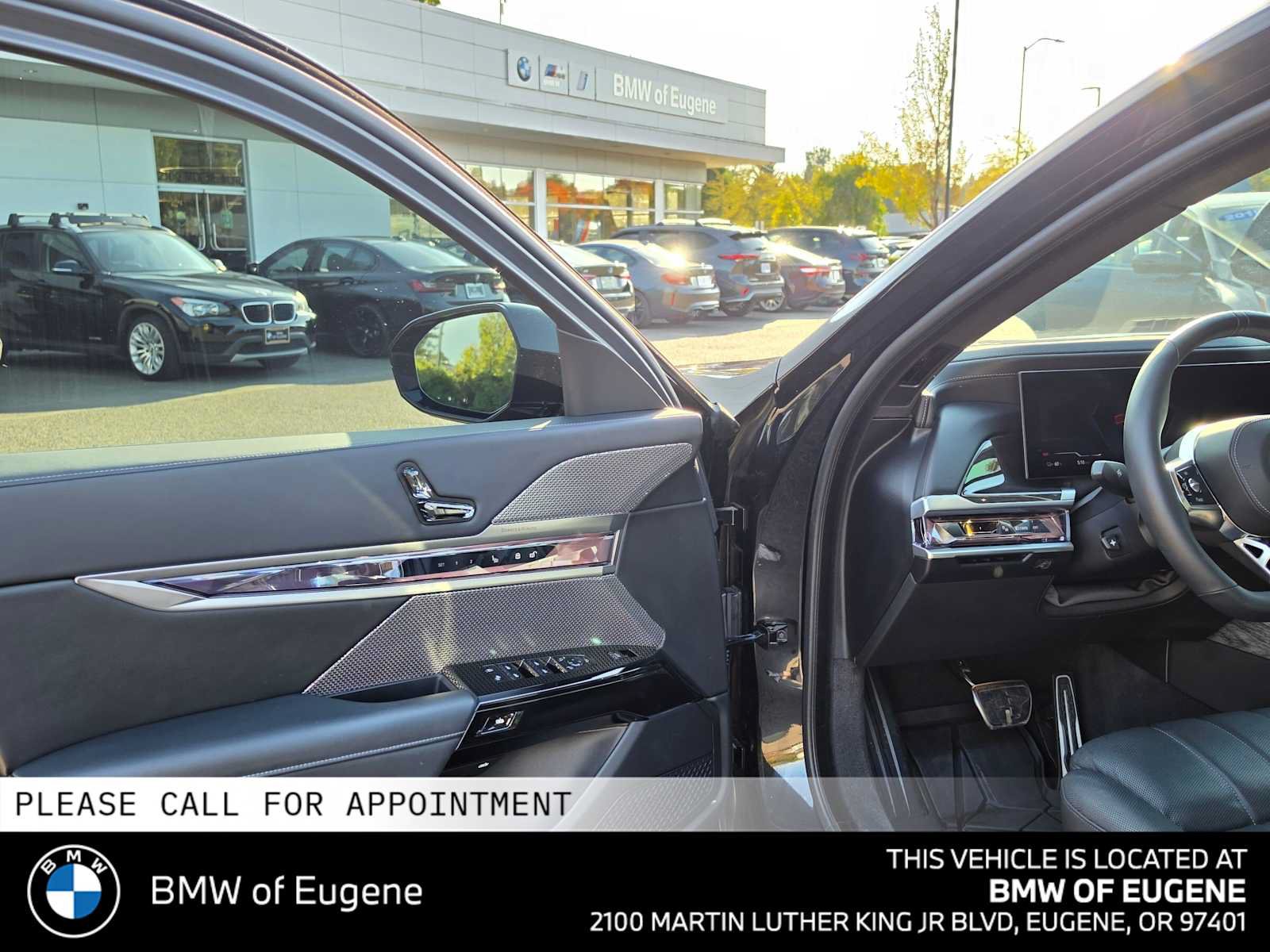 Used 2025 BMW i7 eDrive50 w/ M Sport Package RWD image 23