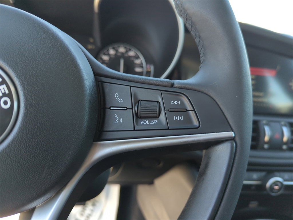 Used 2019 Alfa Romeo Giulia Base image 42