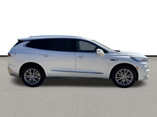 Used 2023 Buick Enclave Essence w/ Experience Buick Package FWD image 4