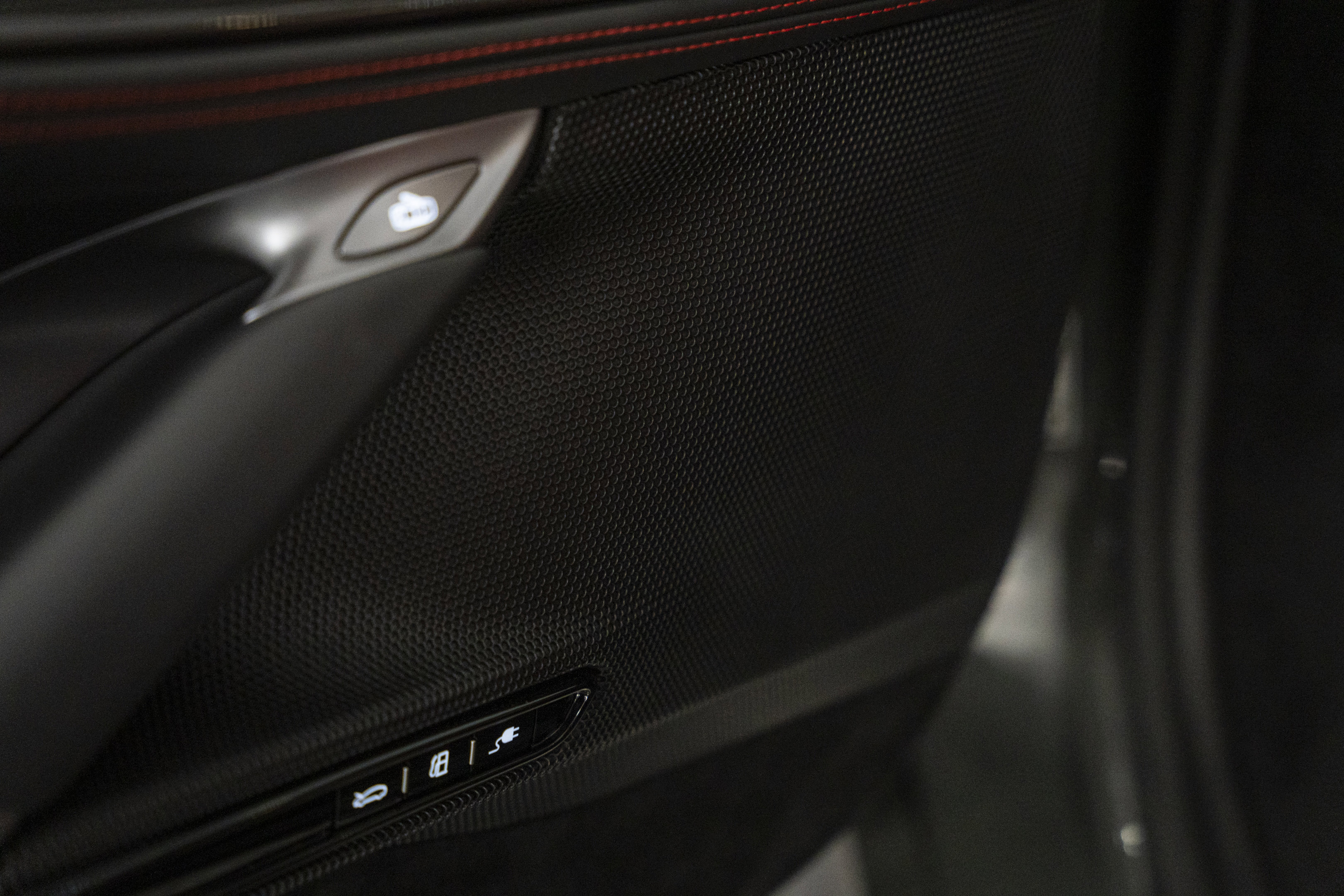 Used 2025 Ferrari SF90 Spider image 27