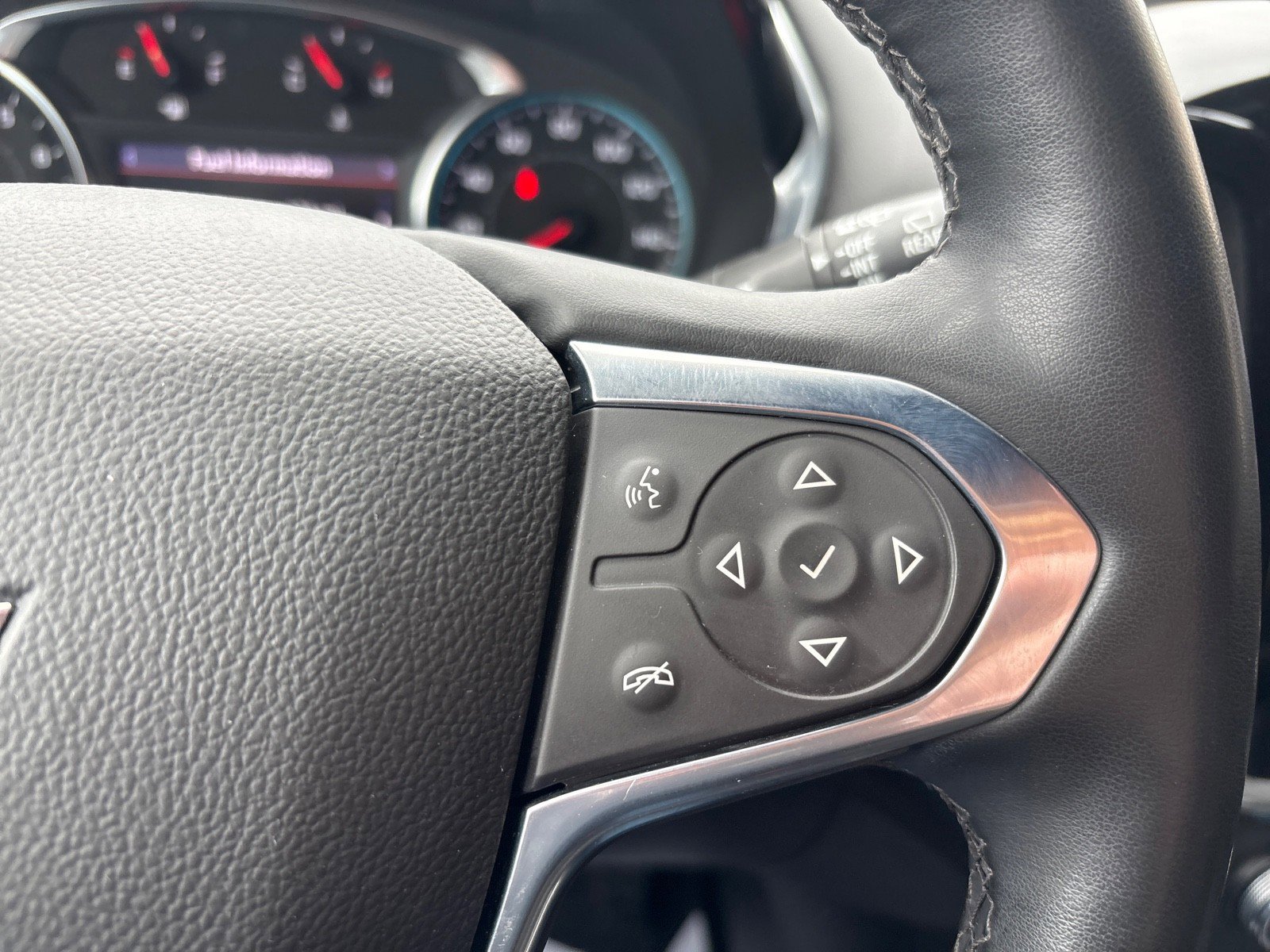 Used 2023 Chevrolet Traverse RS image 17