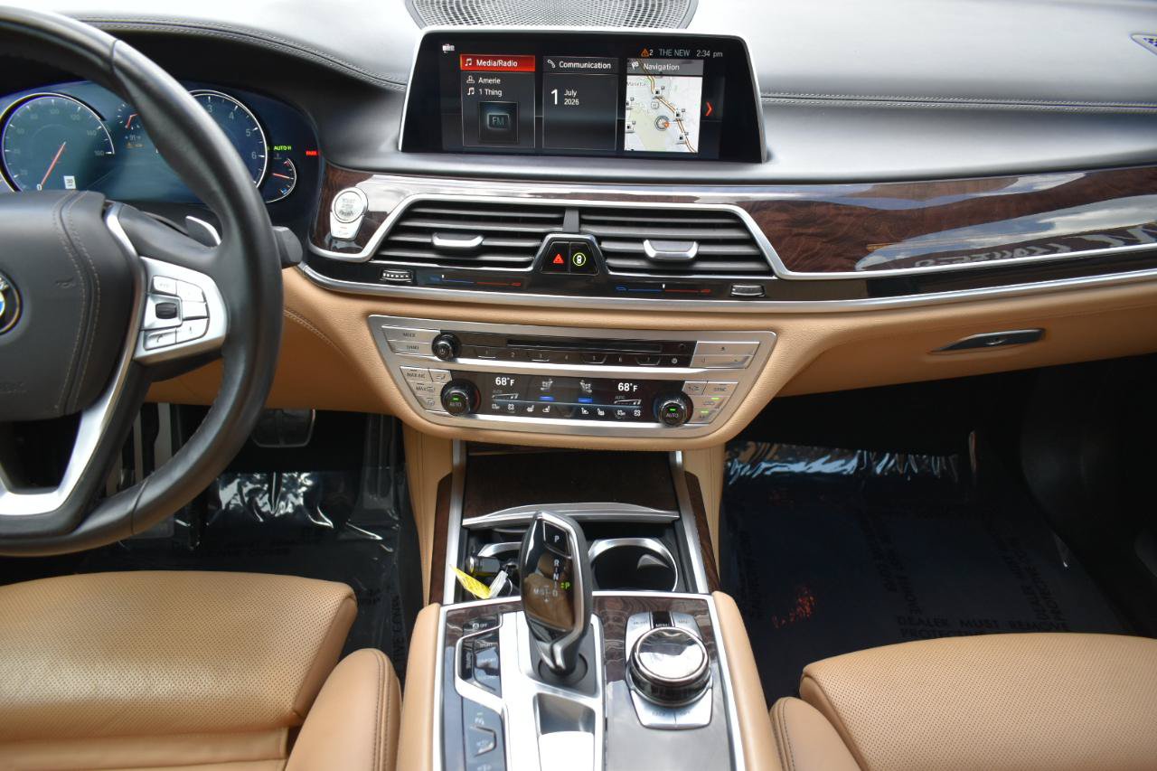 Used 2019 BMW 750i w/ Executive Package RWD image 19