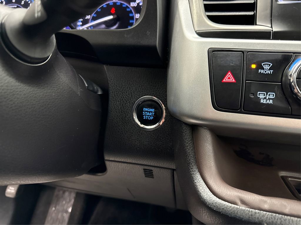 Used 2017 Toyota Highlander XLE w/ Carpet Mat Package image 31