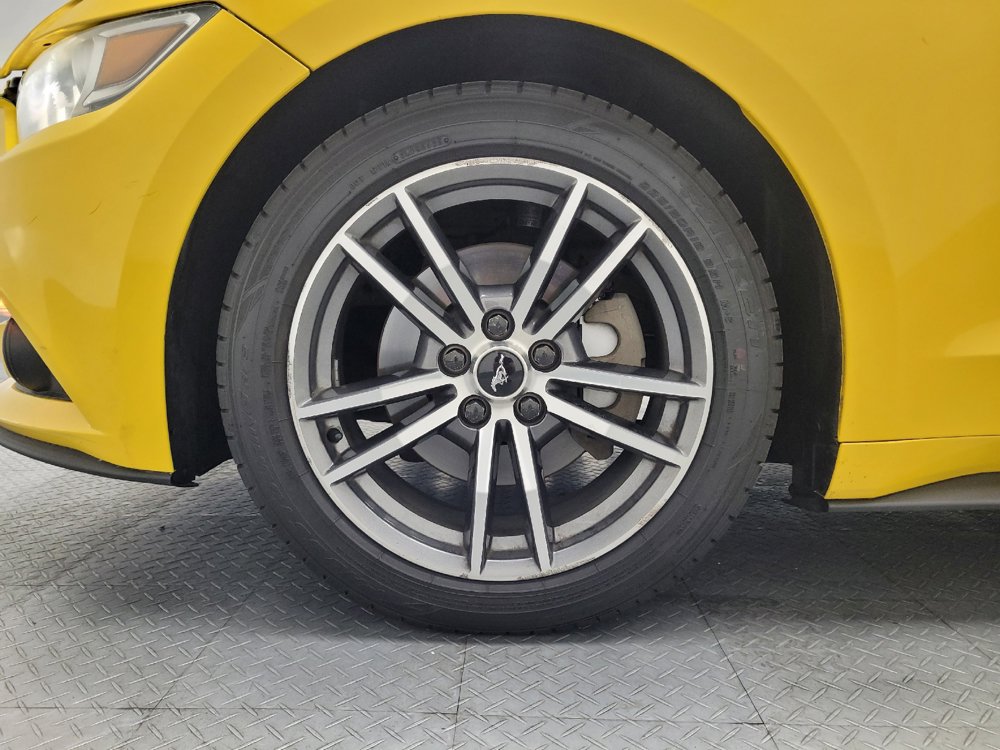Used 2017 Ford Mustang Coupe RWD image 31