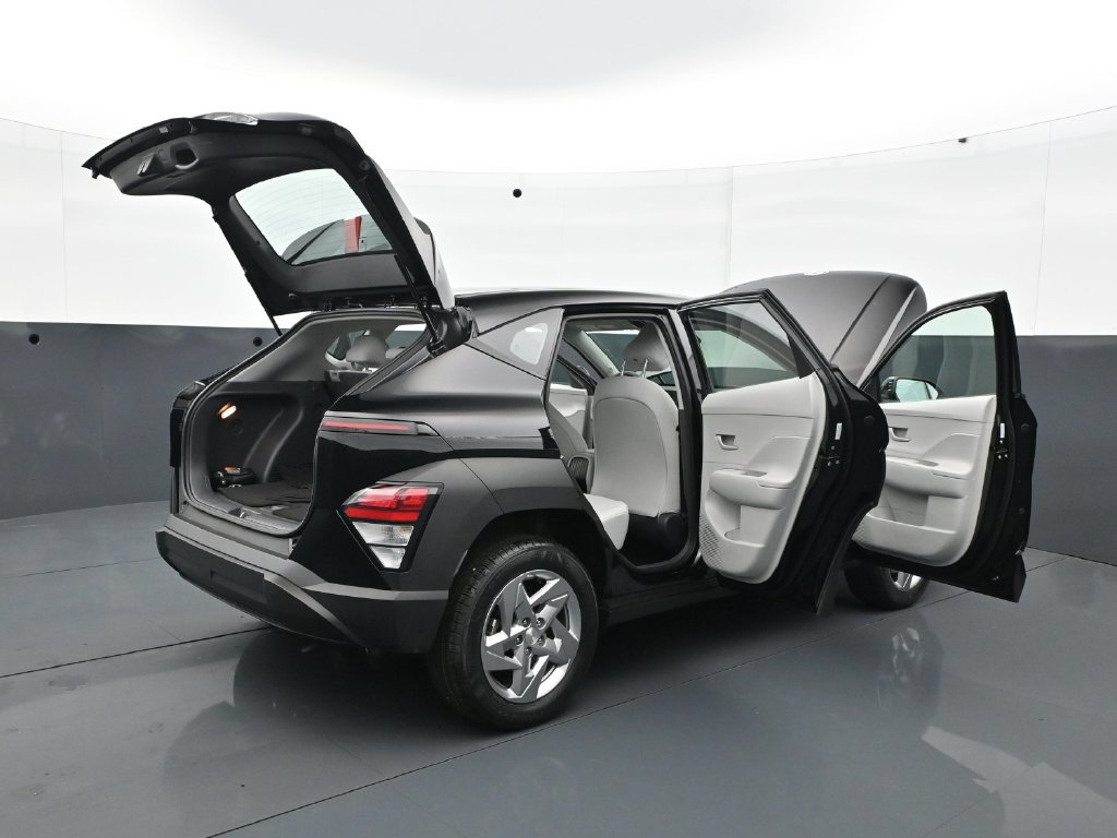 Used 2024 Hyundai Kona SE AWD/4WD image 32
