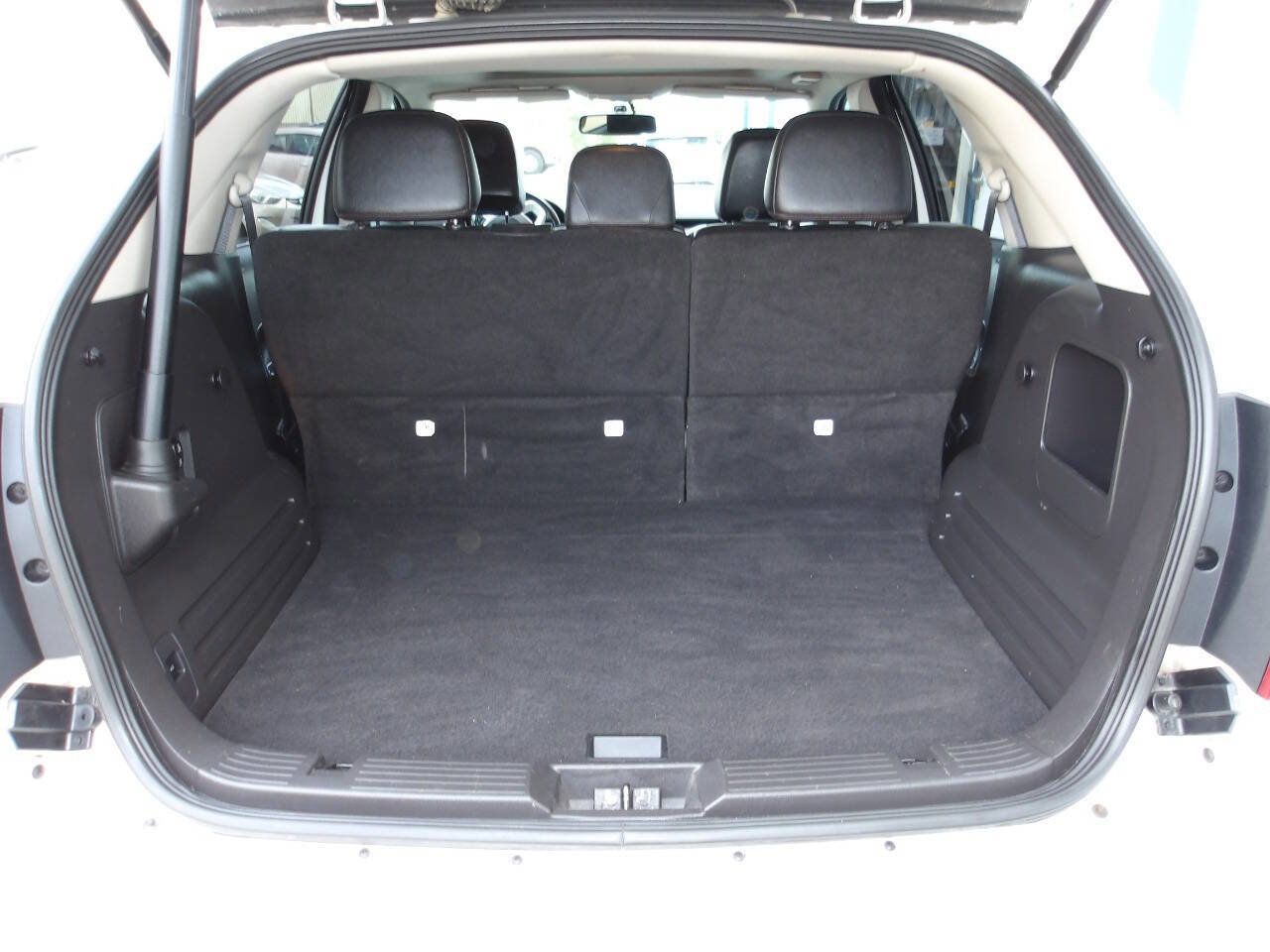 Used 2012 Ford Edge SEL FWD image 24