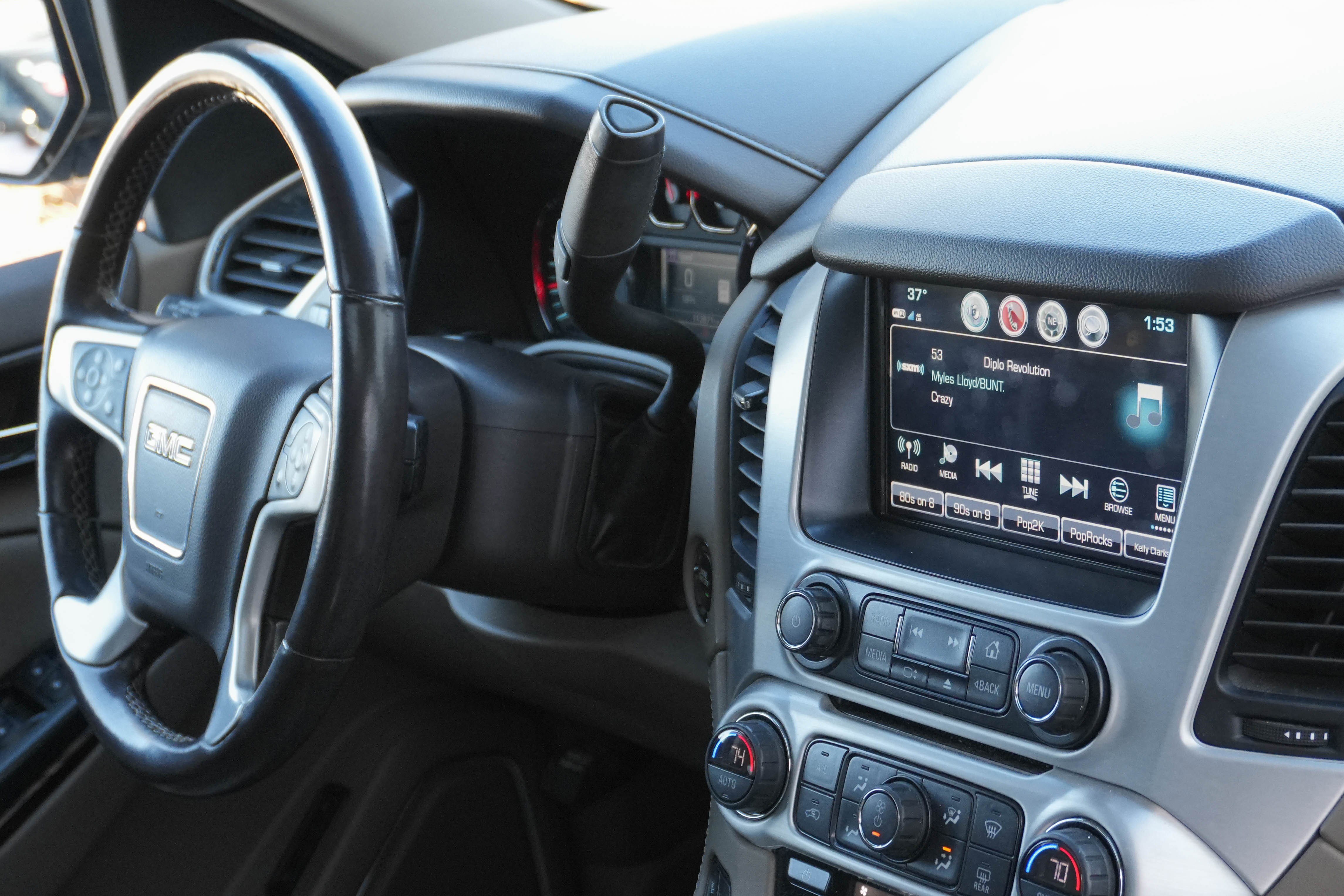 Used 2019 GMC Yukon SLT w/ Graphite Edition image 7