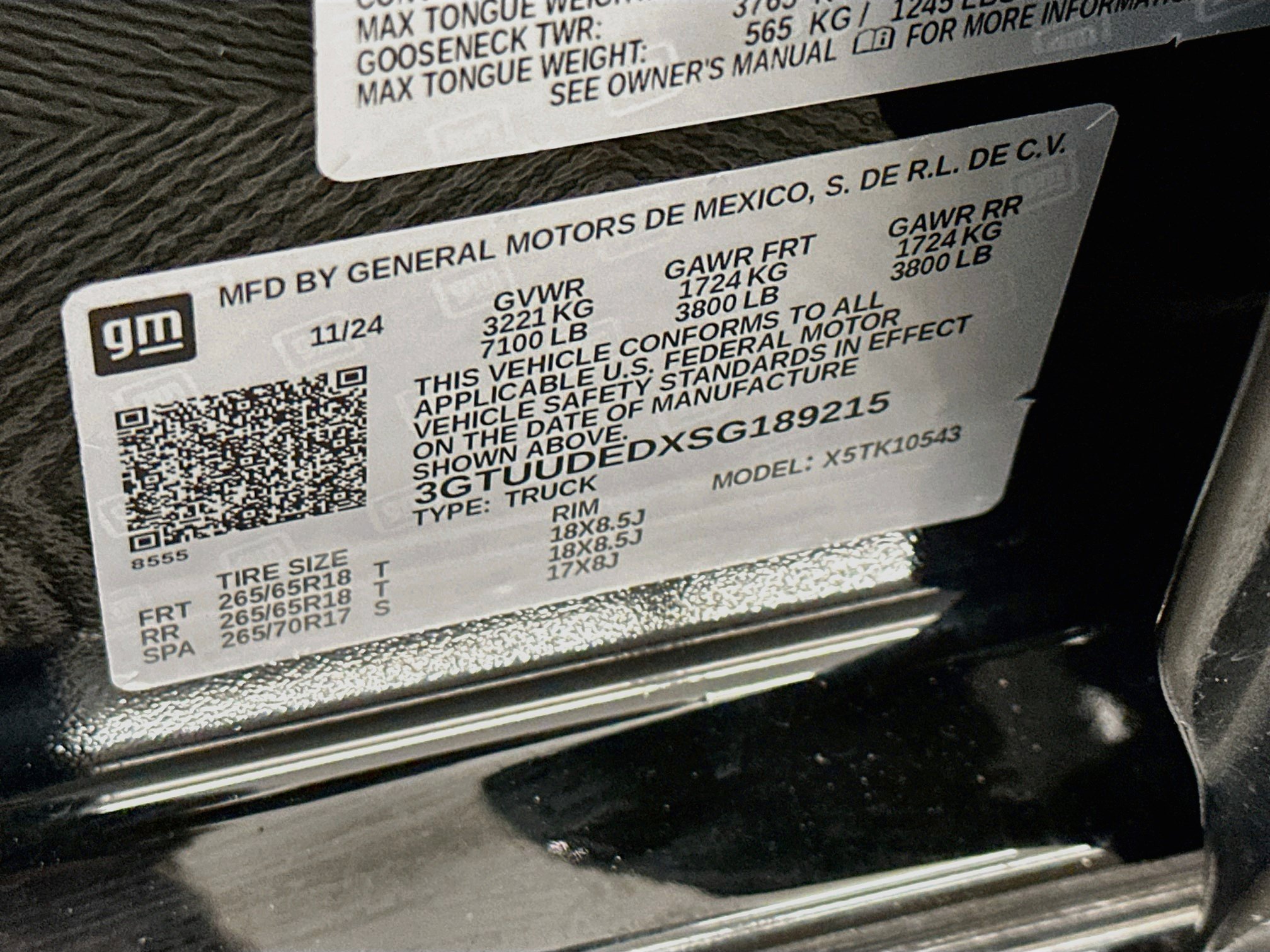 Used 2025 GMC Sierra 1500 SLT AWD/4WD image 12